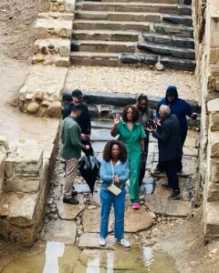 أوبرا وينفرى في الأردن برفقة صديقتها