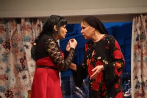 لوسي وندي عفيفي في مسرحية الحفيد