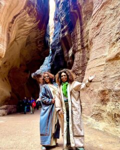 أوبرا وينفرى برفقة صديقتها في الأردن