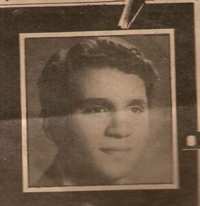 صورة التقطت لعبد الحليم في 26 أبريل 1948 بعد حصوله على دبلوم المعهد العالي للموسيقى العربية