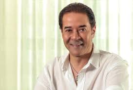 مدحت صالح يغني "اللي يهري يهري"