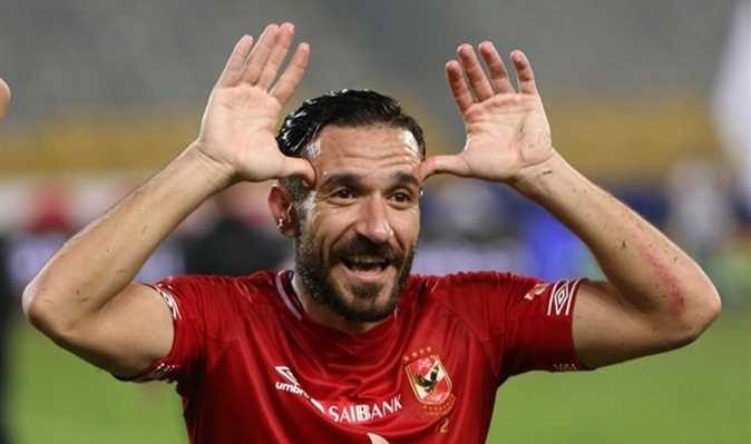 لاعب الأهلي علي معلول