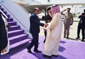 لحظة وصول الرئيس السيسي