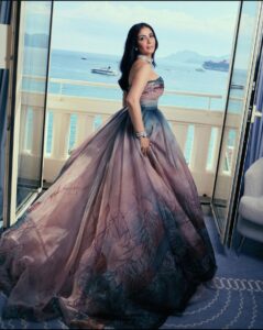 بالصور.. منى زكي في أحدث ظهور