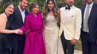 أصالة في مرمى الانتقادات بسبب إطلالتها في حفل زفاف شقيقها