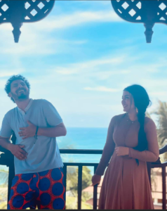 الفنان إسلام حافظ وزوجته 