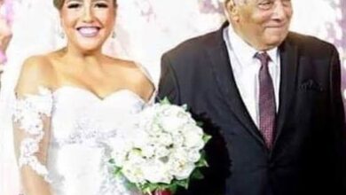 الفنانة مي كساب تطلب الدعاء لوالدها بعد تراجع حالته الصحية