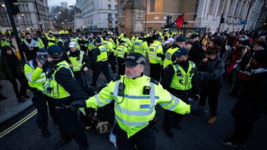 الشرطة البريطانية تشتبك مع متظاهرين داعمين لفلسطين