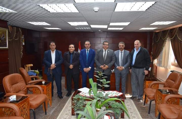 وكيل وزارة التربية والتعليم بجنوب سيناء يحث رؤساء لجان الثانوي العامة باداء واجبهم الوطني بالانضباط وتمثيل المحافظة خير تمثيل