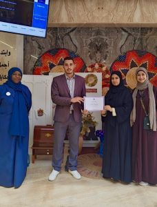 تكريم أحمد محمد عبدالحميد في ختام «فخورين بالإمارات».. تجربة تعليمية تعزز الهوية الوطنية لدى الناشئين بالشارقة